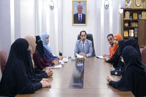 وزير الشباب يناقش مع رائدات الأعمال إقامة بازار في عدن ويوجه بتكريم اللاعبة إيمان محمد