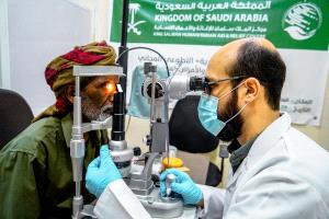 اختتام المخيم الطبي لجراحة العيون في المكلا ضمن برنامج “نور السعودية” التطوعي لمكافحة العمى