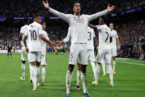 ريال مدريد يلقّن برشلونة درسًا قاسيًا بثنائية مثيرة في الكلاسيكو الإسباني