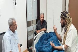 محافظ لحج يزور العميد عدنان رزيق للاطمئنان على صحته ويثمن شجاعته في مواجهة ميليشيا الحوثي