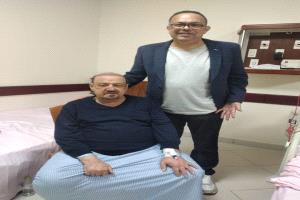 رئيس مجلس إدارة اليمنية يطمئن على صحة الشيخ البركاني في زيارة تعكس الوفاء والتضامن