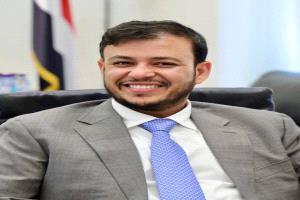 عبدالله العليمي يؤكد تماسك “الرئاسي اليمني” ويتعهد بـ “روح جديدة” أمام فكّيْ الإنقلاب والانهيار الإقتصادي
