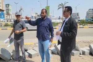 مدير عام المنصورة يدشن مشروع "إنشاء متنفس مثلث دوار السفينة"