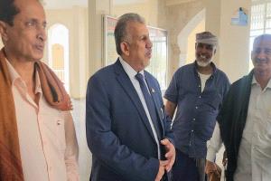 فريق التوجيه والرقابة الرئاسي يلتقي مدير مكتب وزارة الشؤون القانونية بمحافظة المهرة