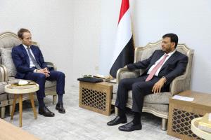 الدكتور عبدالله العليمي يستقبل نائب رئيس مجموعة الأزمات الدولية