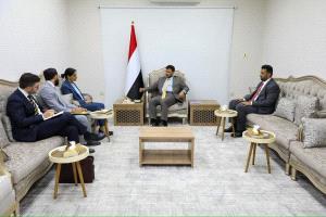 الدكتور عبدالله العليمي يستقبل السفيرة البريطانية ويؤكد متانة العلاقات الثنائية