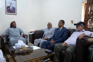 اجتماع يناقش ترتيبات افتتاح قسم السياحة وإدارة الفنادق بجامعة سقطرى