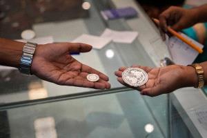 الفضة تهوي 8 %... فما هي الأسباب؟