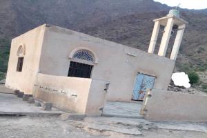 نداء إنساني.. مسجد قرية الجعادي بأبين بحاجة إلى فرش جديد