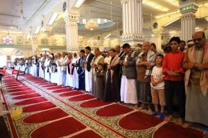 تشييع رسمي وشعبي مهيب لجثماني شهيدين من أبطال الجيش الوطني في تعز