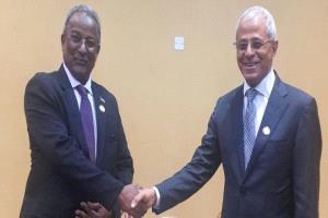 نائب وزير الخارجية يلتقي نظيريه الصومالي والسوداني في كامبالا ويبحث معهم تعزيز التعاون والتنسيق المشترك