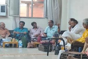 قوة أمنية تعتقل الناشطين هاني اليزيدي وأحمد حميدان في ساحة البنوك بعدن