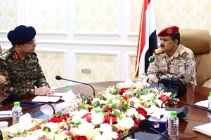 تعزيز الشراكة الدفاعية بين عدن ونيودلهي.. مباحثات يمنية هندية لتوسيع التعاون في التدريب والعلاج