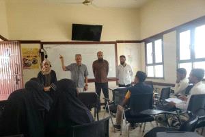 الـشعيــبي يـــزور كليــة عـــدن للـعلـوم الطبيــة والتطـبـيـقـيــة بالأزارق ويـتـفـقــد سيــر العـمـليــة التعـليمـيـة فيهــا