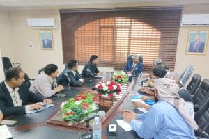 اجتماع موسع في لحج يناقش تعزيز الموارد المالية وتوريدها للبنك المركزي