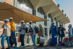 مغادرة 147 لاجئاً صومالياً من اليمن ضمن برنامج العودة الطوعية إلى مقديشو