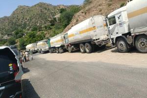 سائقو الشاحنات يفضحون الجبايات.. نقاط عسكرية في القبيطة بلحج تستنزفهم