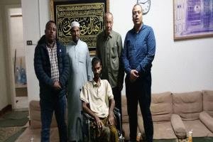 نائب رئيس دائرة العلاقات الخارجية بالمؤتمر الجامع يزور جريح ثورة الشباب حسين محفوظ باسالم في مصر