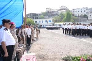 وزير الدفاع يتفقد القوات البحرية في عدن ويشدد على تعزيز الجاهزية لمواجهة التهديدات
