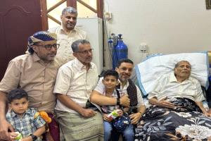 رئيس الوزراء الأسبق يعزي في وفاة الشيخ محمد أبوبكر بلفقيه