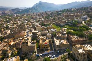 مشروع مسام يؤمن مجمعًا حكوميًا حيويًا في تعز