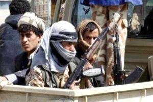 الحوثيون يداهمون قرية في تعز ويخطفون مدنيين بعد انشقاق شيخ من جماعتهم