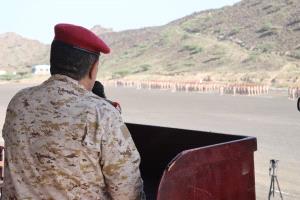 وزير الدفاع يشيد بجاهزية اللواء الخامس دعم واسناد