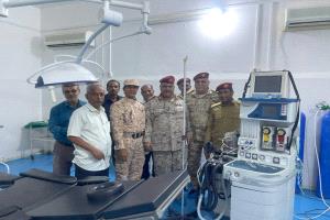 اللواء علي الفضلي يتفقد مستشفى صلاح الدين ويطلع على احتياجات المرافق الطبية العسكرية بعدن