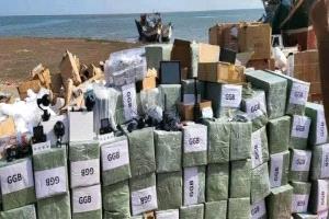ضبط قارب في سواحل رأس العارة يحمل معدات عسكرية لميليشيا الحوثي