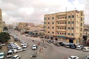 اشتباكات عنيفة في المهرة بين قوات الأمن والجيش ومطلوبين من قبيلة وايلة.. وإصابة شرطية