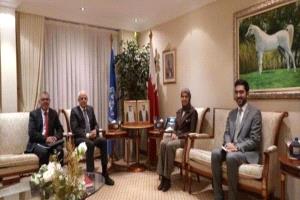 اليمن وقطر يناقشان تعزيز الدعم الإنساني للاجئين والنازحين