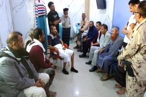محافظ أبين يتكفل بعلاج عميد الأسرى الجنوبيين أحمد عمر المرقشي على نفقة المحافظة