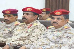 مقراط يعلق على صورة لقائدين عسكريين حضارم تصدرا الصف الاول بجوار وزير الدفاع