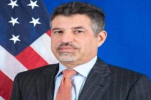 السفير الأميركي: احتجاز الحوثي للموظفين المدنيين وتلفيق الأدلة ضدهم هو انتهاك صارخ للكرامة الإنسانية