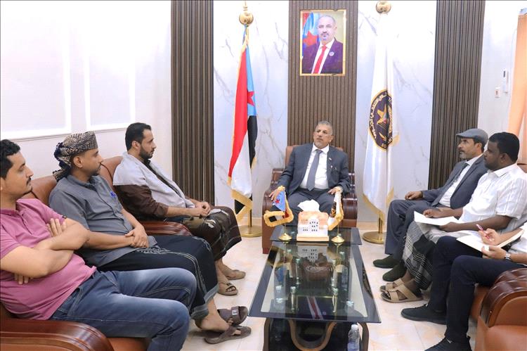 فريق التوجيه والرقابة الرئاسي يطلع على أنشطة وبرامج إعلام الانتقالي في محافظة المهرة