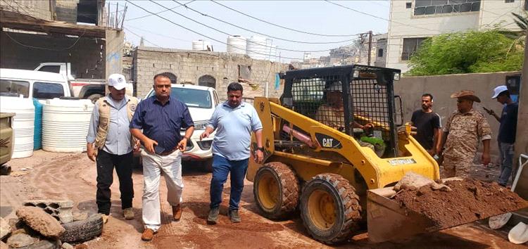 استمرار الحملة المكثفة في التواهي لرفع مخلفات المنخفض الجوي