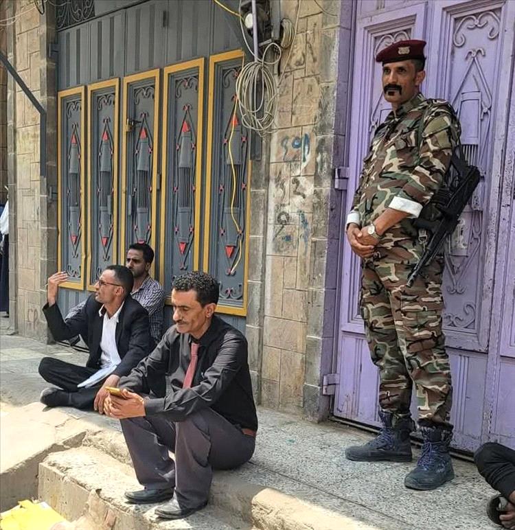 مدير مديرية القاهرة بتعز يفرض رقابة صارمة على دجاج منتهي الصلاحية
