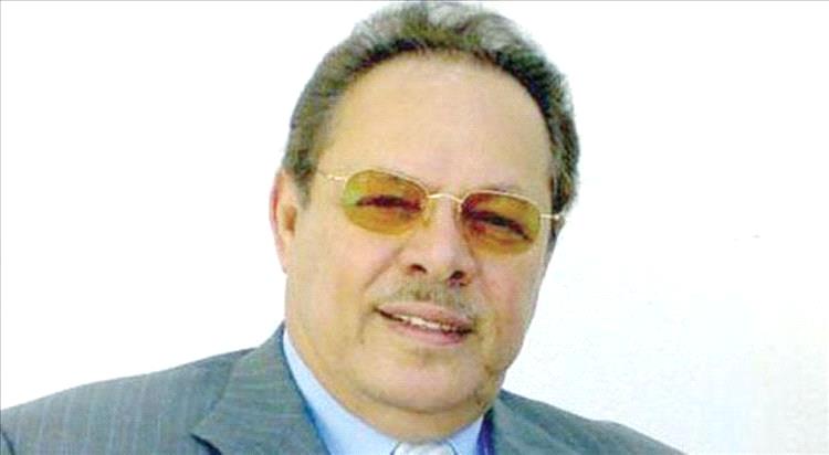 الرئيس علي ناصر محمد يجري اتصالًا بالمناضل الكبير أحمد سالم عبيد