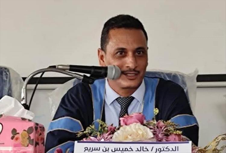 الشيخ علي بن فهيد يهنئ د. خالد سريع بمناسبة حصوله على درجة الأستاذية