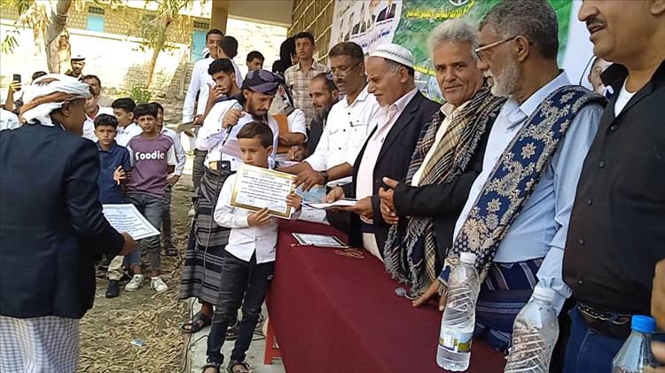تكريم الطلاب الاوائل والمعلمين المتميزين وأبطال الحساب الذهني في مدرسة يسلم حسين بيافع رصُد
