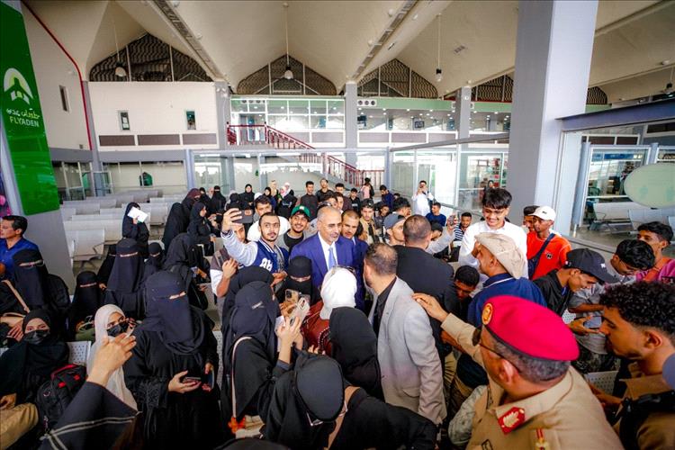 الزُبيدي يودّع طلاب منحة الإمارات ويحثهم على أن يكونوا سفراء للعلم والمعرفة