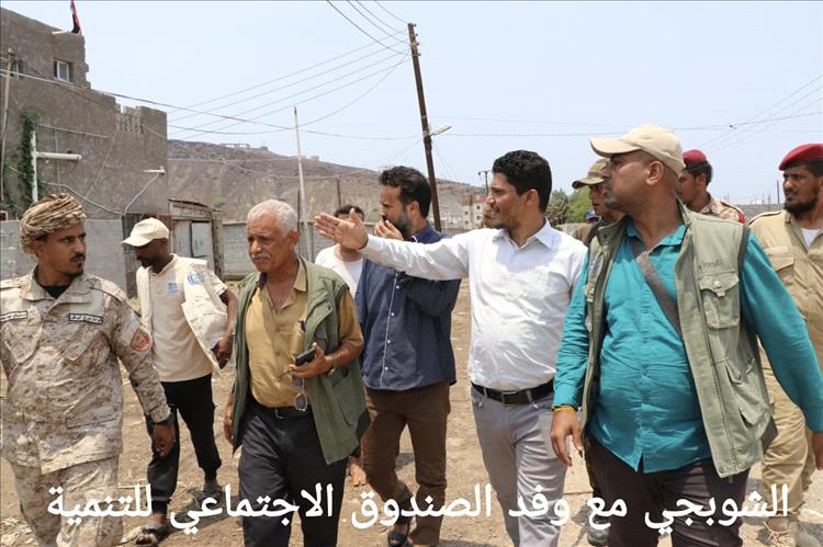 السلطة المحلية في  البريقة.. خلية نحل لانتشال وضع المدينة المأساوي من جراء تدفق مياه السيول.