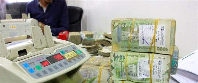 خبير اقتصادي يكشف عن تعافٍ جديد وتسعيرة مرتقبة للريال اليمني