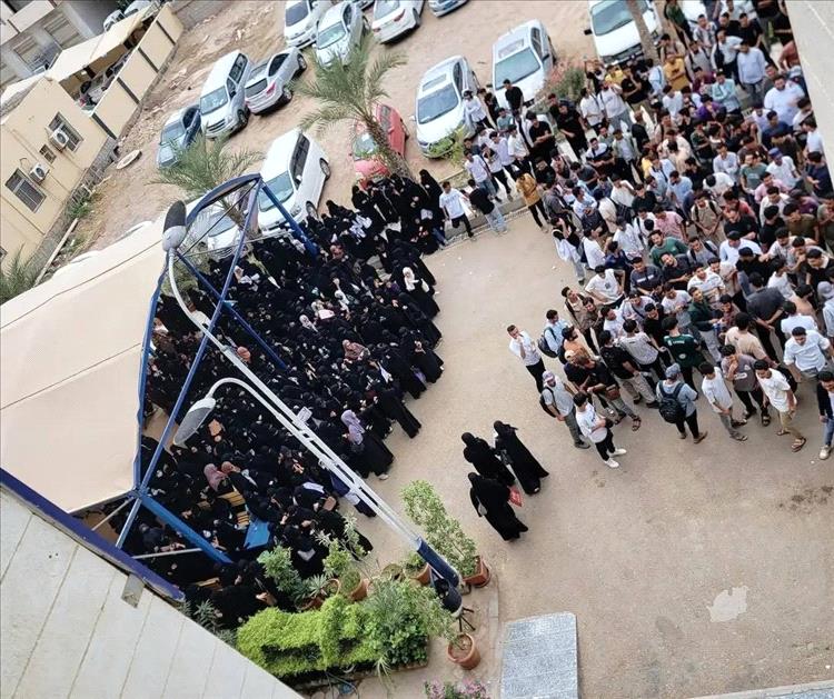 طلاب جامعة العلوم والتكنولوجيا بعدن ينفذون إضرابًا احتجاجًا على ارتفاع الرسوم