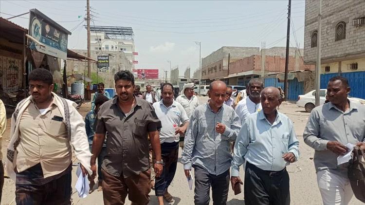 النيابة العامة تنفذ حملة ميدانية لضبط الأسعار في زنجبار وتغلق محال مخالفة
