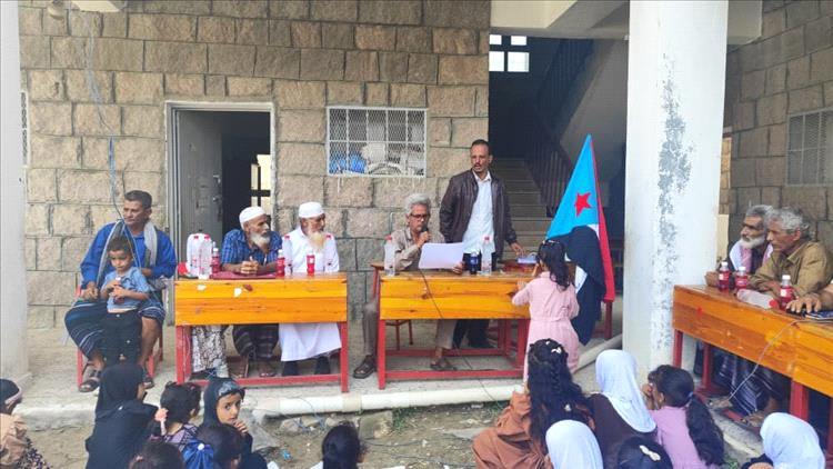 مدرسة خولة بيافع رصد تكرّم المعلمين والمعلمات والطالبات الأوائل