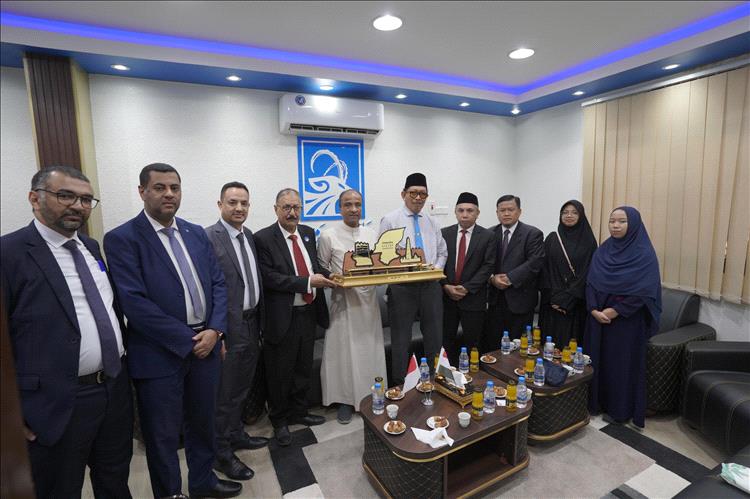 بنك حضرموت يبحث أوجه التعاون وفرص الشراكة مع سفير جمهورية إندونيسيا