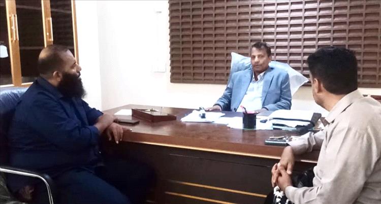 محافظ أبين يناقش أوضاع فرع هيئة الأراضي والمساحة والتخطيط العمراني
