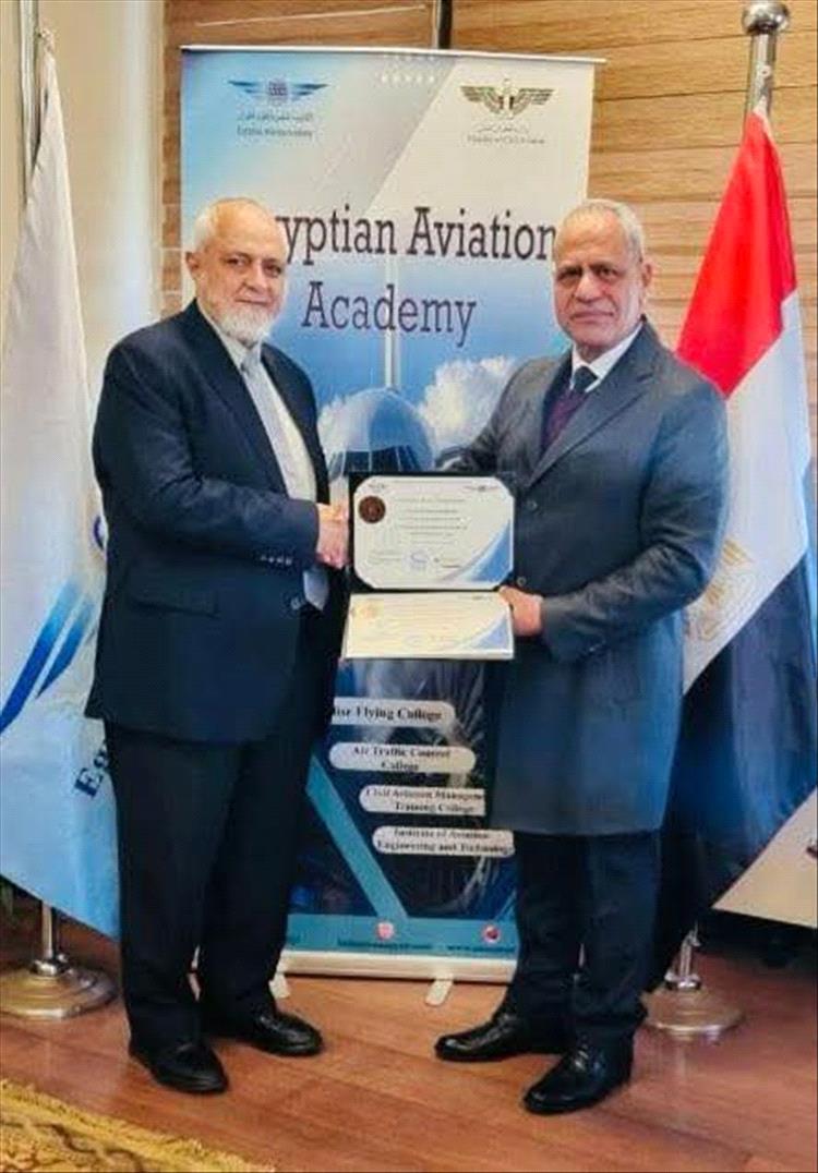 رئيس جامعة عدن يهنئ الدكتور رمزي عليوه بحصوله على الدبلوم الاحترافي من الأكاديمية المصرية لعلوم الطيران