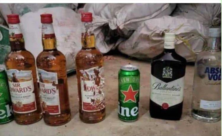 قوات العمالقة تُحبط تهريب كميات ضخمة من الخمور قبالة سواحل لحج